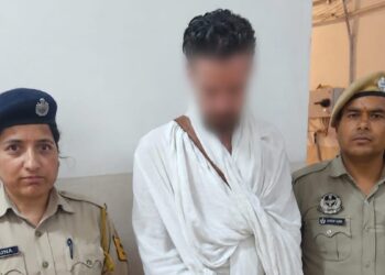 शिमला में अमेरिकी पर्यटक ने मचाया जमकर हंगामा, गंदे इशारे करते हुए Video आया सामने, अब पुलिस ने हिरासत में लिया