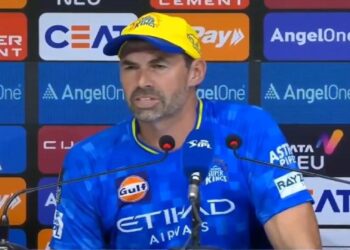 MS Dhoni का 'कैप्टन कूल' फैसला! लगातार हार के बावजूद Stephen Fleming को CSK में मिली लाइफ लाइन