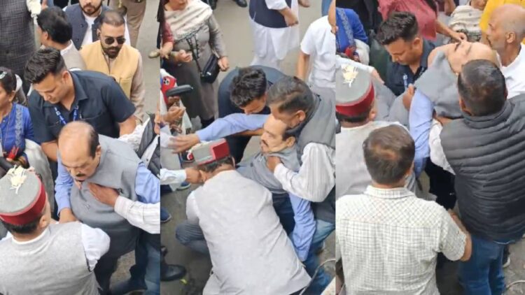 हिमाचल में प्रदर्शन के दौरान बीजेपी सांसद हर्ष महाजन की बिगड़ी तबीयत, लड़खड़ाकर गिरे; वीडियो आया सामने