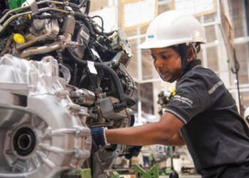 Tata Motors PV के शेयरों में 8.27% की भयावह गिरावट, इस वजह से निवेशकों ने कंपनी ने निकाला पैसा