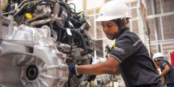 Tata Motors PV के शेयरों में 8.27% की भयावह गिरावट, इस वजह से निवेशकों ने कंपनी ने निकाला पैसा