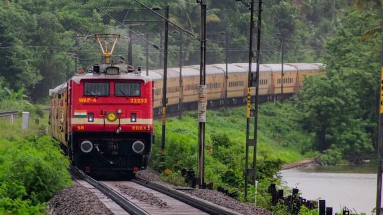 प्रयागराज से वलसाड और मुंबई के लिए चलाई जाएंगी 2 नई स्पेशल ट्रेनें, चेक करें स्टॉपेज और समय