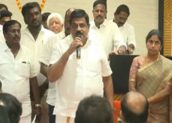 तमिलनाडु में AIADMK को बड़ा झटका, पूर्व मंत्री सहित 300 से अधिक नेता TVK में शामिल