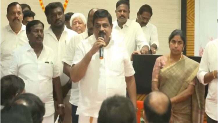 तमिलनाडु में AIADMK को बड़ा झटका, पूर्व मंत्री सहित 300 से अधिक नेता TVK में शामिल