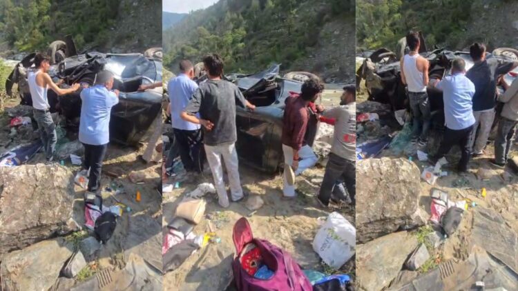 कुल्लू जा रही पर्यटकों से भरी कार गहरी खाई में गिरी, 2 की मौत, 3 घायल; गाड़ी के उड़े परखच्चे