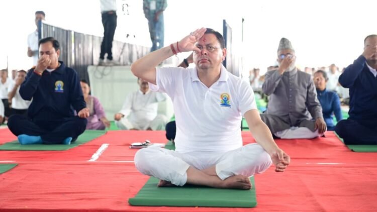 अंतर्राष्ट्रीय योग दिवस पर CM धामी ने किया योगाभ्यास, योग को दैनिक जीवन का हिस्सा बनाने का किया आह्वान