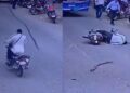 बाइक से जा रहे शख्स के सिर पर गिरी सूखी टहनी, अचेत होकर सड़क पर गिरा; CCTV फुटेज आया सामने