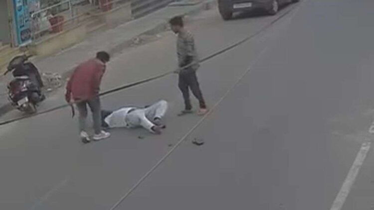बेंगलुरु में हिस्ट्रीशीटर की बीच सड़क पर फिल्मी स्टाइल में हत्या, देर तक किया पीछा; फिर सड़क पर ही काट डाला