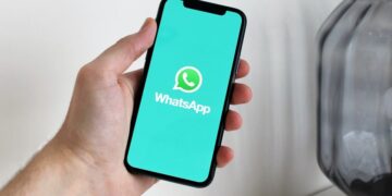 whatsapp new privacy feature text messages disappear after being read