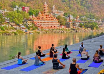 Yoga Day 2026: सिर्फ योग सिखा कर हर महीने कर सकते हैं मोटी कमाई, चेक करें कैलकुलेशन