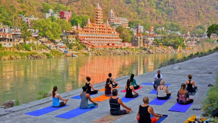 Yoga Day 2026: सिर्फ योग सिखा कर हर महीने कर सकते हैं मोटी कमाई, चेक करें कैलकुलेशन