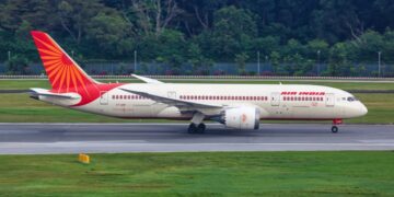 Air India ने यात्रियों को दी राहत! अमेरिका और यूरोप की उड़ानों पर घटाया फ्यूल सरचार्ज, क्या टिकट होंगे सस्ते?
