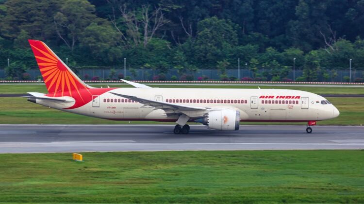 Air India ने यात्रियों को दी राहत! अमेरिका और यूरोप की उड़ानों पर घटाया फ्यूल सरचार्ज, क्या टिकट होंगे सस्ते?