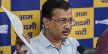 अरविंद केजरीवाल ने ऑटो कंपनियों से पूछा, ‘E-20 पेट्रोल से पुरानी गाड़ियां खराब हुईं तो मुआवजा कौन देगा?’