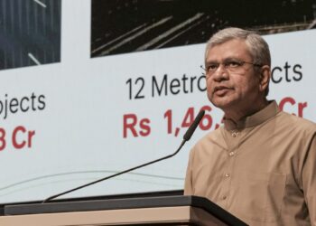 12 साल में भारतीय रेलवे ने 5.56 लाख लोगों को नौकरी दी, रेल मंत्री ने संसद में दी जानकारी