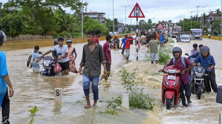 असम में बाढ़ की स्थिति और भी ज्यादा खराब, अब तक 5 की मौत, 15 जिलों में 3.63 लाख लोग प्रभावित