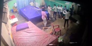 बेलगावी में पुलिस कमिश्नर ऑफिस के पास जिमखाना क्लब में हुई गोलीबारी, हथियारों के साथ बेखौफ घूमते दिखे आरोपी, Video