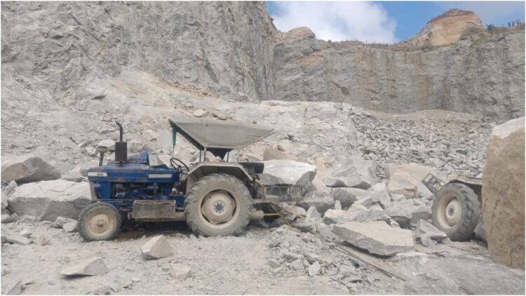 बेंगलुरु में पत्थर की खदान में काम कर रहे मजदूरों पर गिर गई चट्टान, बिहार के 7 लोगों की मौत