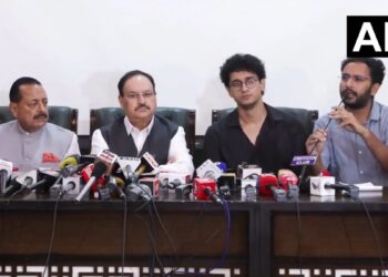 कॉकरोच जनता पार्टी का धरना प्रदर्शन खत्म, सरकार ने सभी मांगे मानी, प्रदर्शनकारियों पर नहीं होगा कोई एक्शन