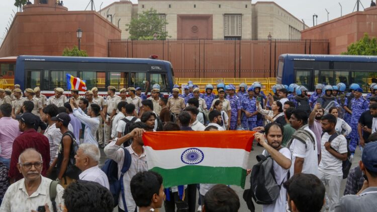 सौरव दास के दावों का दिल्ली पुलिस ने किया खंडन, लड़की पर हमले और 50 लोगों का सिर फूटने की खबर गलत