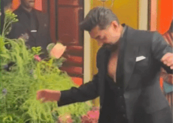 अंशुला कपूर-रोहन ठक्कर के रिसेप्शन में लड़खड़ाए बॉबी देओल:रेखा आइकॉनिक साड़ी में पहुंचीं, रितेश-जेनेलिया, जैकी श्रॉफ भी मौजूद रहे, जान्हवी के लुक की सराहना
