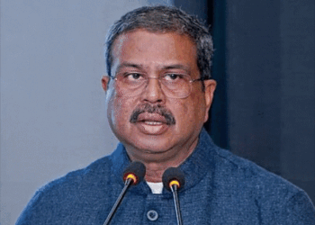 धर्मेंद्र प्रधान के इस्तीफे पर बॉलीवुड का रिएक्शन:प्रकाश राज बोले- आपने सरकार को घुटनों पर ला दिया'; वीर दास ने कहा- अब जश्न मनाइए