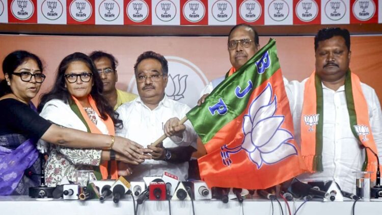आज BJP ज्वाइन करते ही TMC के तीनों बागी सांसदों को मिला इनाम, अब जाएंगे राज्यसभा