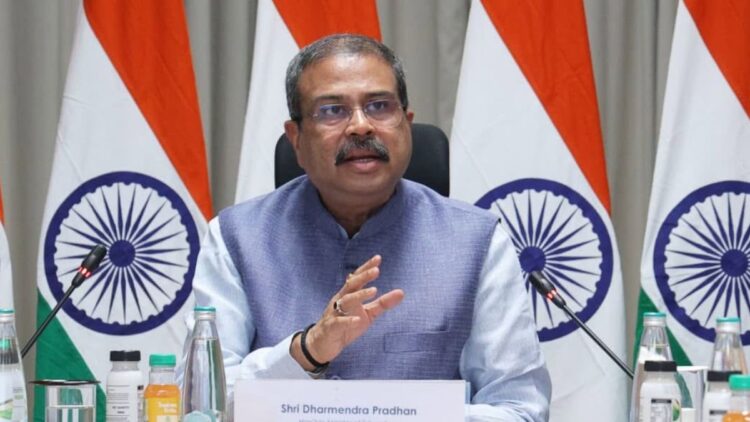 शिक्षा मंत्री धर्मेंद्र प्रधान ने दिया इस्तीफा, सियासी गलियारों में मचा हड़कंप