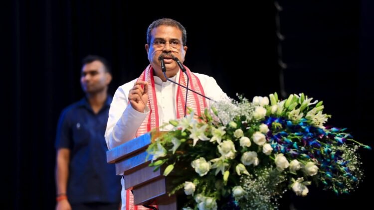 धर्मेंद्र प्रधान ने इस्तीफा देते हुए छात्रों और विपक्षी पार्टियों को लेकर क्या कहा?