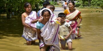 असम में बाढ़ की वजह से हाहाकार, 24 घंटों में 21 और लोगों की मौत, 5.64 लाख लोग प्रभावित