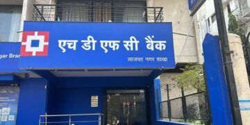 HDFC Bank के मार्केट कैप में ₹1.18 लाख करोड़ की भारी गिरावट, सेंसेक्स की टॉप 10 में से 9 कंपनियों को ₹2.74 लाख करोड़ का नुकसान
