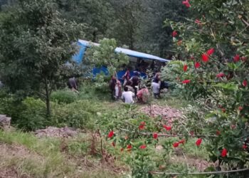 शिमला में रोडवेज बस हुई दुर्घटनाग्रस्त, 2 की मौत, कई गंभीर रूप से घायल, 22 लोग थे सवार
