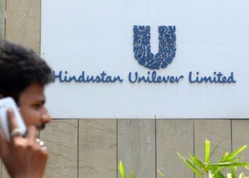 हिंदुस्तान यूनिलीवर का मुनाफा घटा, शेयरों में 7% तक की भारी गिरावट