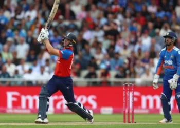 England T20 Series: लगातार दूसरी हार से Team India पर संकट, मिडिल ऑर्डर की नाकामी बनी सबसे बड़ी वजह।
