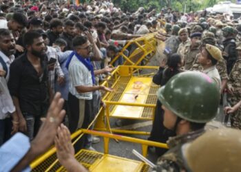 PM Modi के खिलाफ जंतर-मंतर पर अश्लील टिप्पणी मामले में बड़ी कार्रवाई, युवती पर FIR दर्ज