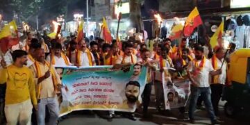 तमिलनाडु को कावेरी नदी का पानी छोड़ने के आदेश पर कर्नाटक में बवाल, लोगों ने निकाला मशाल प्रोटेस्ट