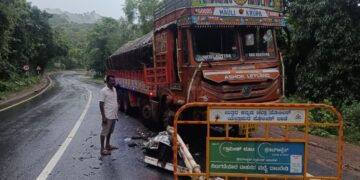 उत्तर कन्नड जिला में भीषण हादसा, ट्रक और क्रूजर के बीच टक्कर में 6 लोगों की मौत, 3 घायल