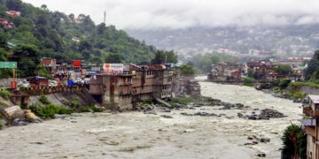 हिमाचल में 15 जुलाई तक आफत बरपाएगी बारिश! कुल्लू में शख्स की मौत, सोलन-सिरमौर में स्कूल बंद; लैंडस्लाइड की चेतावनी