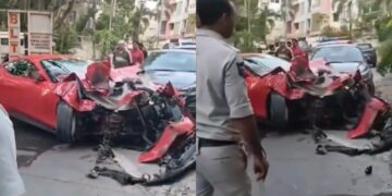 हैदराबाद फिल्म नगर में तेज रफ्तार फेरारी का कहर, हिल व्यू अपार्टमेंट के गेट से टकराई, उखड़ गई दीवार