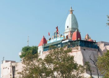 हरिद्वार के मंसा देवी मंदिर में नया नियम, पुजारी और कर्मचारी अब पहनेंगे बिना जेब वाले कुर्ते