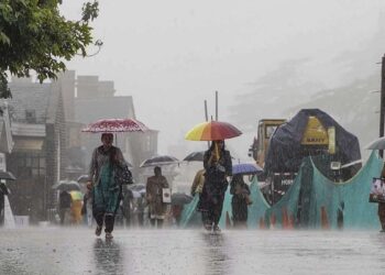 दिल्ली में बारिश से बदला मौसम, हिमाचल-उत्तराखंड में रेड अलर्ट, पढ़ें अन्य राज्यों का मौसम अपडेट्स