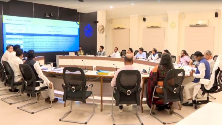 अब KG से PG तक पढ़ाई पूरी तरह मुफ्त, ओडिशा सरकार भरेगी लाखों छात्रों की फीस