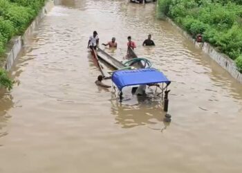 ओडिशा में भारी बारिश से बिगड़े हालात, रेलवे अंडरपास में 5 फीट पानी भरा, कई वाहन फंसे
