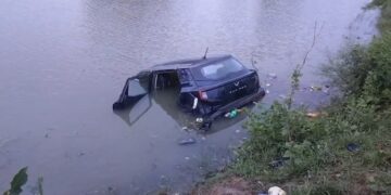 मातम में बदली शादी की खुशियां, तालाब में गिरी बारातियों की कार, 5 लोगों की मौत, 2 बचाए गए