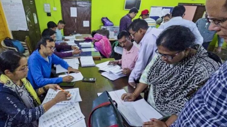 ओडिशा में SIR की ड्राफ्ट वोटर लिस्ट जारी, 20 लाख से ज्यादा नाम कटे; ड्राफ्ट वोटर लिस्ट में ऐसे चेक करें अपना नाम