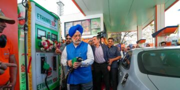 20% इथेनॉल की मिलावट के बावजूद क्यों नहीं सस्ता हुआ E20 पेट्रोल? सरकार ने बताई वजह