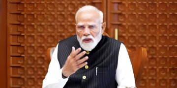 होर्मुज संकट पर एक्शन मोड में सरकार! पीएम मोदी ने मंत्रियों संग की बड़ी बैठक, पेट्रोलियम और खाद को लेकर दिए अहम निर्देश