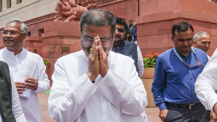 ‘मैं स्ट्रीट फाइटर हूं, AC रूम का एक्टिविस्ट नहीं’, इस्तीफे के बाद धर्मेंद्र प्रधान का पहला बयान