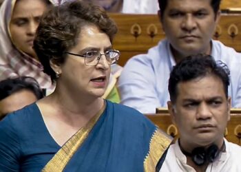 ”आप मुझ पर नाराज हो रहे हैं, थोड़ा मुस्करा लीजिए”, प्रियंका गांधी ने ऐसा क्या बोल दिया? संसद में हुआ जोरदार हंगामा