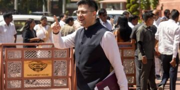 राघव चड्ढा की बड़ी जीत! दिल्ली हाईकोर्ट ने सोशल मीडिया से अपमानजनक कंटेट हटाने का दिया आदेश
